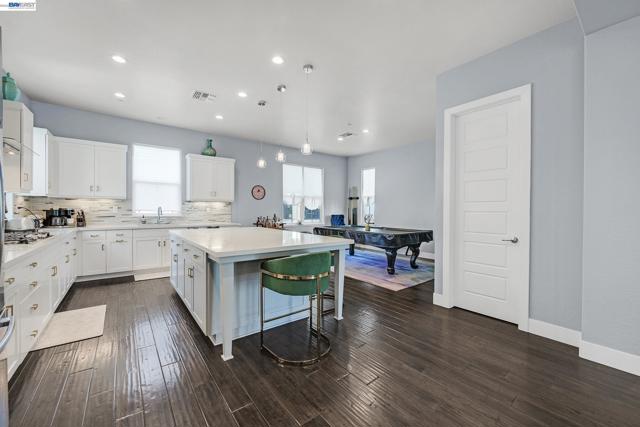 Image 10 of 41 For 7228 Carneros Ln