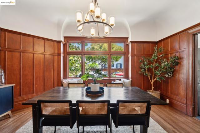 1042 Santa Clara Ave, Alameda CA: https://media.crmls.org/mediaz/a99f1b18-d4b6-42bb-869c-5d8c57063b61.jpg