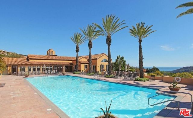 16864 Calle Bellevista, Pacific Palisades CA: https://media.crmls.org/mediaz/a99f6bfa-6fd3-4392-8482-729a3c974be0.jpg