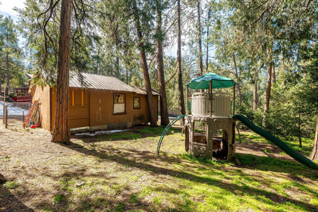 54820 Fern Drive, Idyllwild CA: https://media.crmls.org/mediaz/a99fd123-c2b7-4cdd-9307-a3627d7ac1e3.jpg
