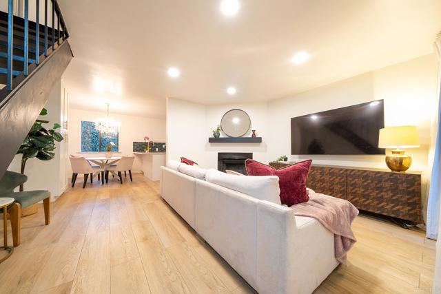 Detail Gallery Image 5 of 27 For 2136 Oceanside Bld, Oceanside,  CA 92054 - 2 Beds | 1 Baths