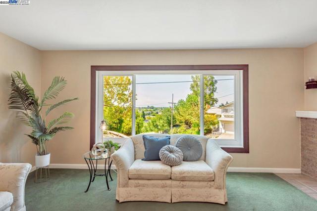 32072 Chicoine Ave, Hayward CA: https://media.crmls.org/mediaz/a9a02147-b5fe-46a5-b444-5ce289db21f3.jpg