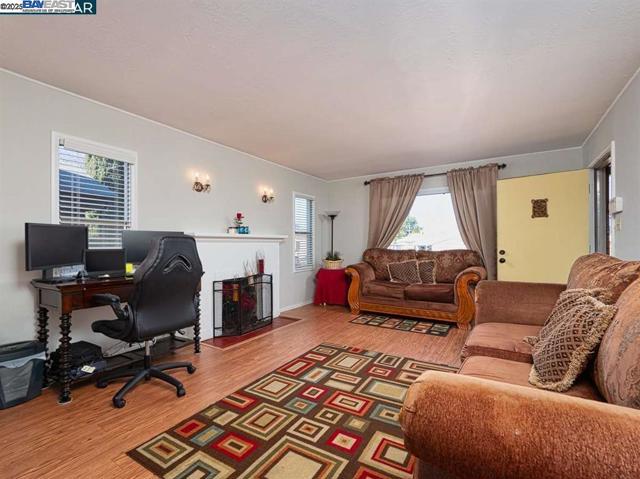 2130 102Nd Ave, Oakland CA: https://media.crmls.org/mediaz/a9a022c8-4844-458c-89ba-554ff4a08740.jpg