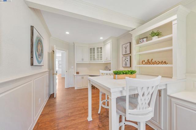 4069 Pergola CT, Castro Valley CA: https://media.crmls.org/mediaz/a9a026a1-4cfb-407f-95ba-340d02e9e75a.jpg