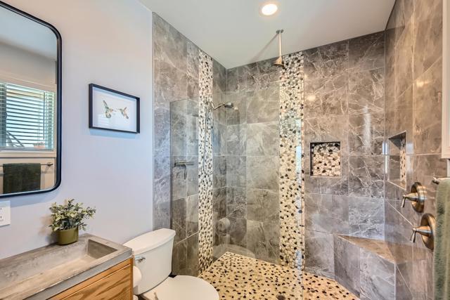 9180 Tokaj Ln, Spring Valley CA: https://media.crmls.org/mediaz/a9a035a1-9b83-4b0c-8026-651fce1c94eb.jpg