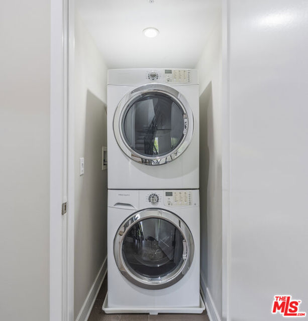 1400 N Fuller Avenue, Los Angeles CA: https://media.crmls.org/mediaz/a9a0c5b5-31eb-4491-9f1a-26126c06a6bd.jpg