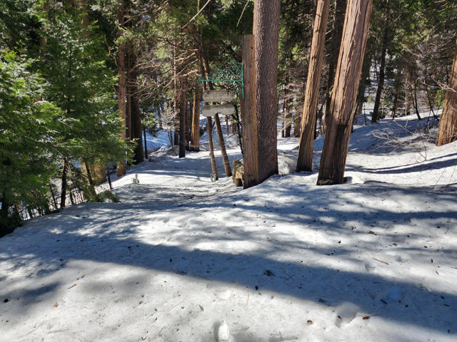 710 Blue Jay Canyon Road, Lake Arrowhead CA: https://media.crmls.org/mediaz/a9a18461-a9a1-4409-a160-0232aa611c2a.jpg