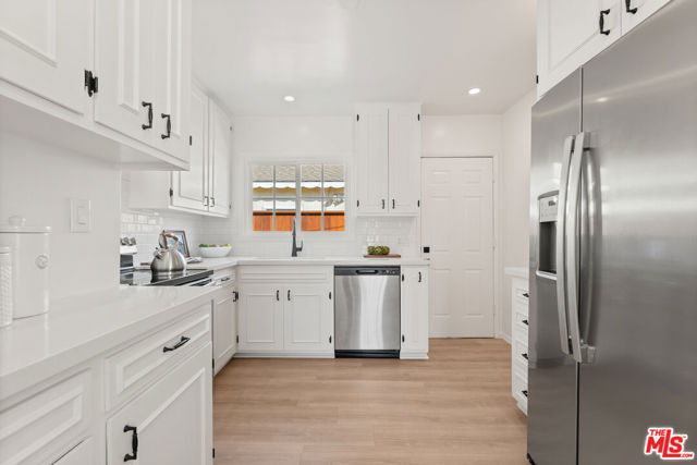 4101 Coolidge Avenue, Los Angeles CA: https://media.crmls.org/mediaz/a9a1dffd-c87c-4b01-bee2-7df3b0748bf3.jpg