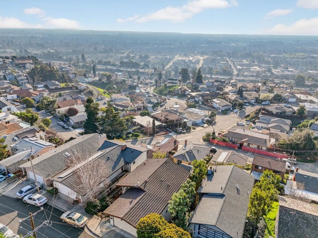 16605 Rolando Ave, Castro Valley CA: https://media.crmls.org/mediaz/a9a1ee8d-80f2-409b-b9d9-32b76b52db28.jpg