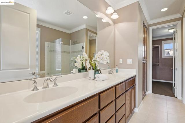6686 Chalk Hill Ln, Vallejo CA: https://media.crmls.org/mediaz/a9a260a0-e5c4-4555-9fff-54cadd5d4f79.jpg
