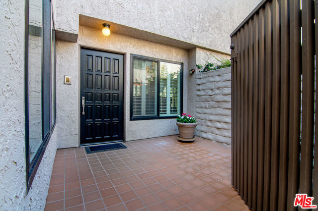 1621 Hilts Avenue, Los Angeles CA: https://media.crmls.org/mediaz/a9a26fa4-47b1-4858-944b-f5510024f4ae.jpg