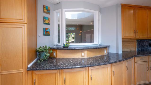 15 Kiowa Court, Portola Valley CA: https://media.crmls.org/mediaz/a9a3a7f7-e875-4ce6-b6a2-207012e6bd13.jpg