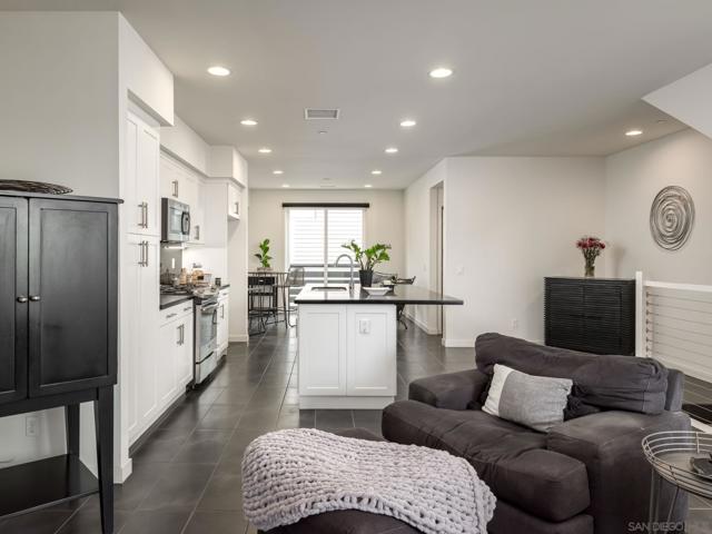 2563 State St, Carlsbad CA: https://media.crmls.org/mediaz/a9a3b12f-a1f1-42e7-93ad-8c6cac59bdd5.jpg