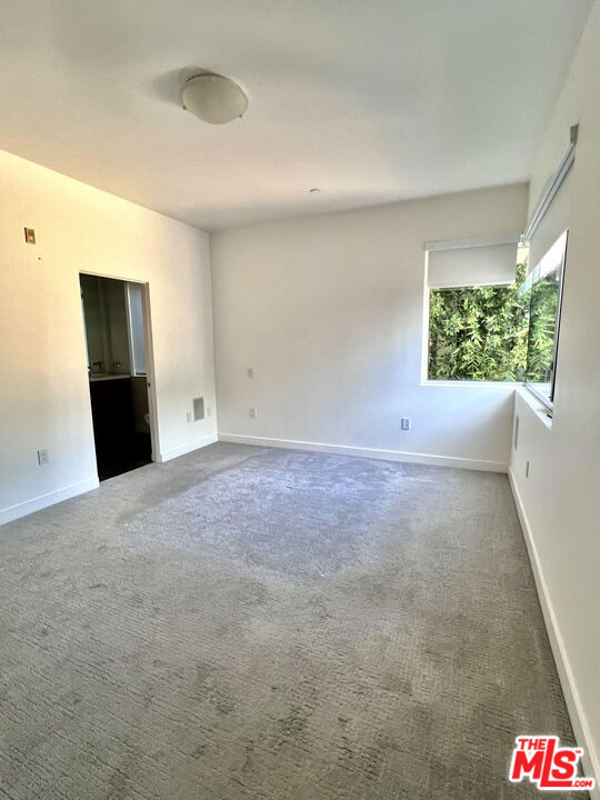 1200 N Sweetzer Avenue, West Hollywood CA: https://media.crmls.org/mediaz/a9a3d03a-0d26-4b62-98b2-93db6240663d.jpg