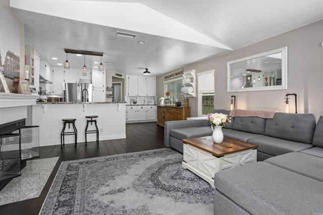 Detail Gallery Image 11 of 29 For 1846 Corte Pulsera, Oceanside,  CA 92056 - 3 Beds | 2/1 Baths