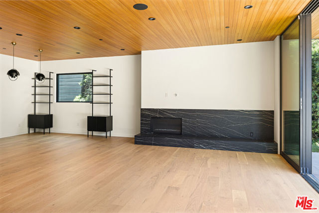 436 N Plymouth Boulevard, Los Angeles CA: https://media.crmls.org/mediaz/a9a5ec6e-d11b-4473-b661-a1f701cae880.jpg