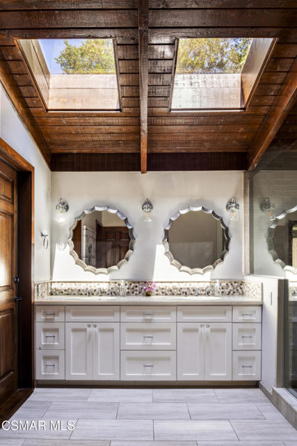 4525 Rayburn Street, Westlake Village CA: https://media.crmls.org/mediaz/a9a7aefe-b3b4-44b5-8724-62cb715de049.jpg