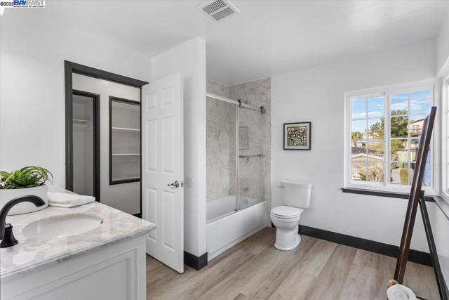 Image 23 of 49 For 5301 Brann St