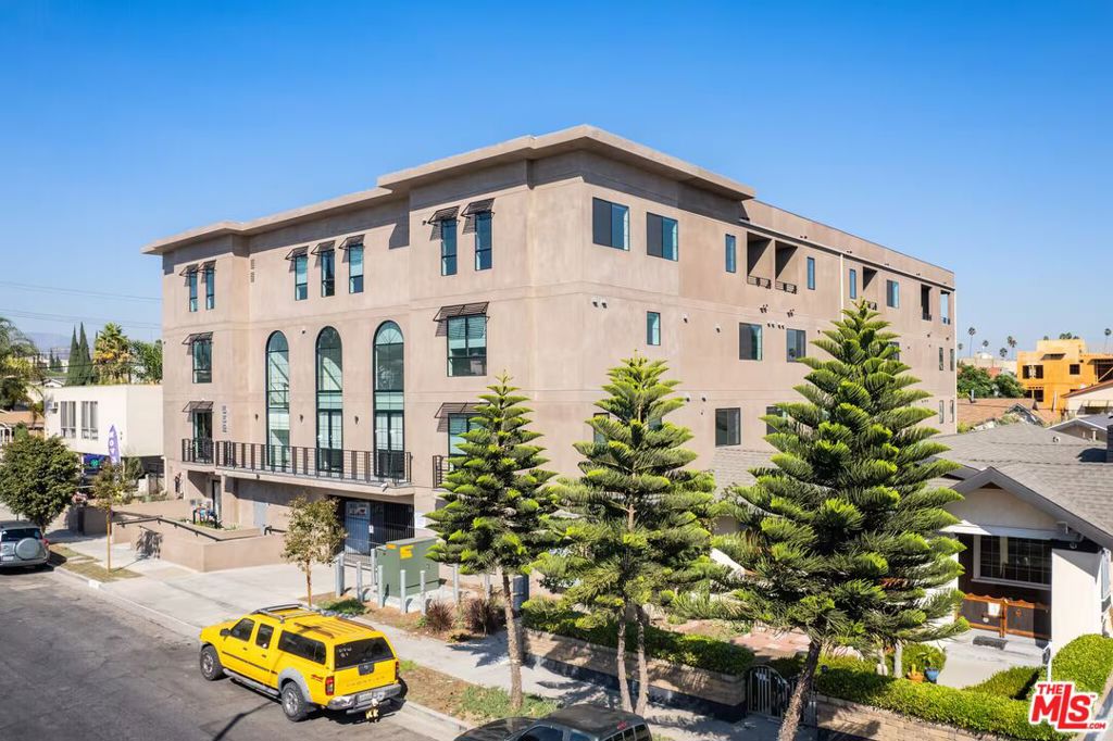 552 N Hobart Boulevard #208