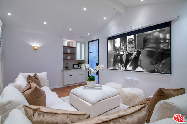 745 E Sunset Avenue, Venice CA: https://media.crmls.org/mediaz/a9a8f655-1df5-4c72-8f01-8986a844ef8a.jpg
