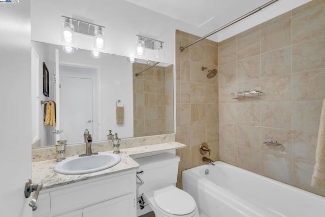 Image 16 of 22 For 398 Adams St  204