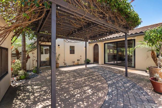1180 Devonshire Dr, Encinitas CA: https://media.crmls.org/mediaz/a9aa07d5-4ccf-4b16-b00a-5f218d2e2171.jpg