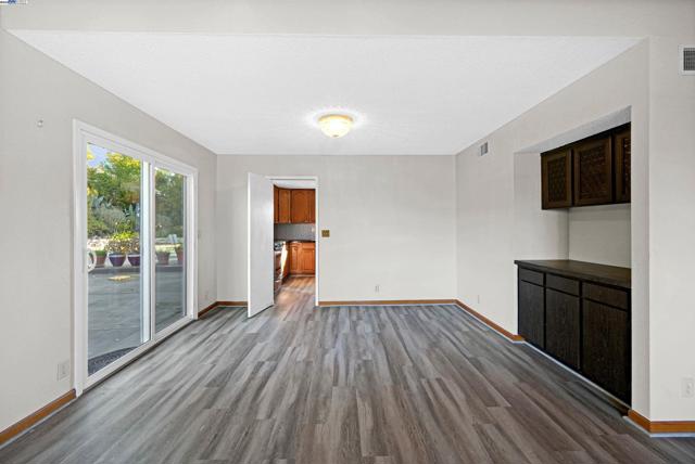 3608 Siskiyou Ct, Hayward CA: https://media.crmls.org/mediaz/a9ab6626-57a7-4a23-a04c-f74eb3de41d9.jpg