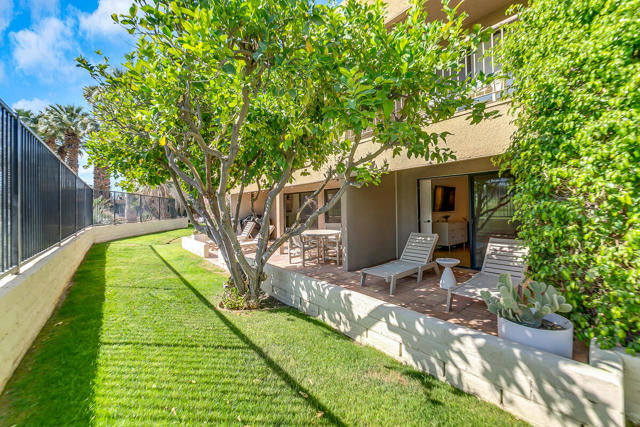 73879 Club Circle Dr, Palm Desert CA: https://media.crmls.org/mediaz/a9ab78e9-76be-41c0-ace1-21232895a11d.jpg