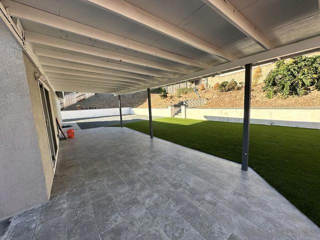 7684 Meadowbrook Ct, San Diego CA: https://media.crmls.org/mediaz/a9ac1af8-210f-478e-89d0-926fa056e885.jpg