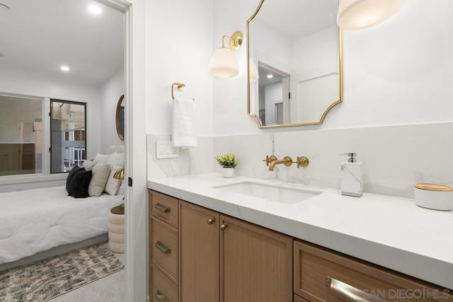 1099 1st St, Coronado CA: https://media.crmls.org/mediaz/a9ac5bff-626b-4960-b160-5cde31ad3fa0.jpg