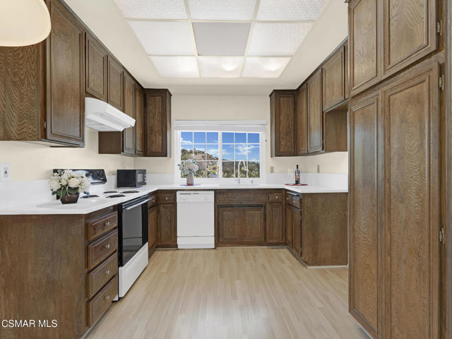 2031 Channelford Road, Westlake Village CA: https://media.crmls.org/mediaz/a9ad7b86-d707-4d03-92b8-b8c1adfebcd2.jpg