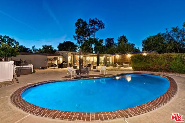 Image 29 of 33 For 8730 Encino Avenue