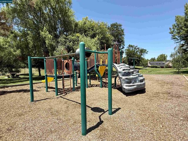 4513 Birch Bark Rd, Concord CA: https://media.crmls.org/mediaz/a9adc1ab-c1b5-4ec9-a3a6-7f955cff3618.jpg