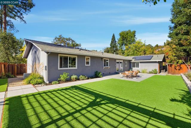 198 Pulido Rd, Danville CA: https://media.crmls.org/mediaz/a9addf78-528c-42a1-9a27-420347fad593.jpg