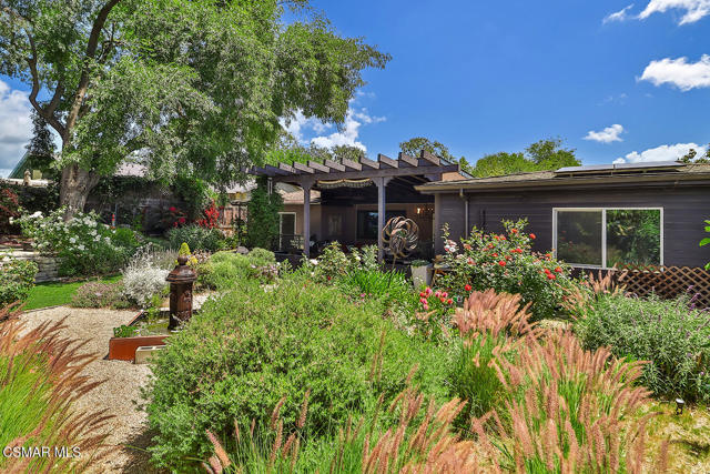 2433 Calle Narciso, Thousand Oaks CA: https://media.crmls.org/mediaz/a9ae493d-fac6-42f9-9fe7-c4d954cccd8f.jpg