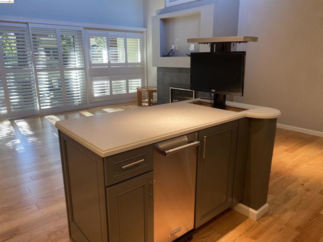 190 Cleaveland Rd, Pleasant Hill CA: https://media.crmls.org/mediaz/a9ae98c1-9f77-42ec-8704-3d06af324151.jpg