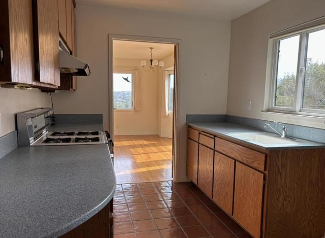 102 Santa Maria Avenue, Portola Valley CA: https://media.crmls.org/mediaz/a9ae98c6-70d4-40a2-8884-b418b4966585.jpg