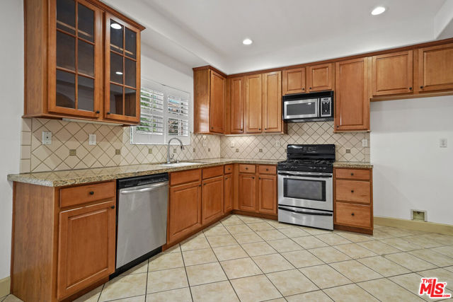 14544 Margate Street, 10 photo 4