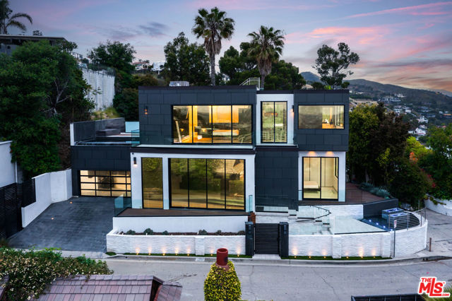 1545 Marlay Drive, Los Angeles CA: https://media.crmls.org/mediaz/a9af4fef-04bd-4a10-ba40-bb18b72d41dc.jpg