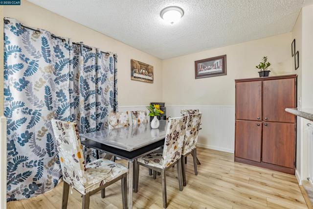 4301 Beechnut Ln, Oakley CA: https://media.crmls.org/mediaz/a9afa3e0-5ab6-4a90-b985-599dbfd75941.jpg