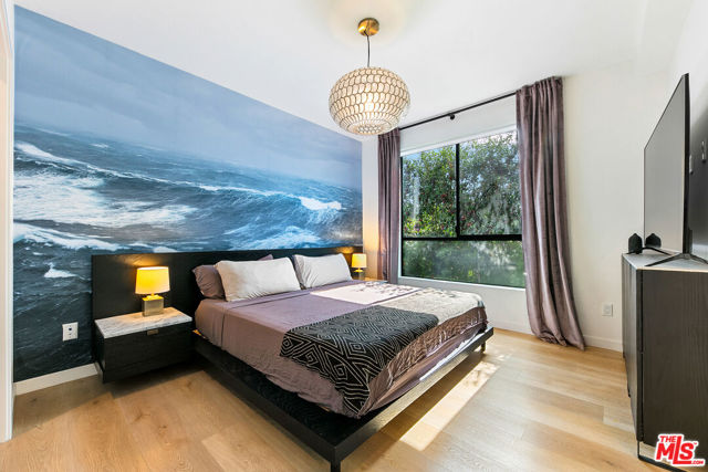 3288 N Canary Way, Los Angeles CA: https://media.crmls.org/mediaz/a9b04b16-60c5-4268-86a0-8743031b0c88.jpg