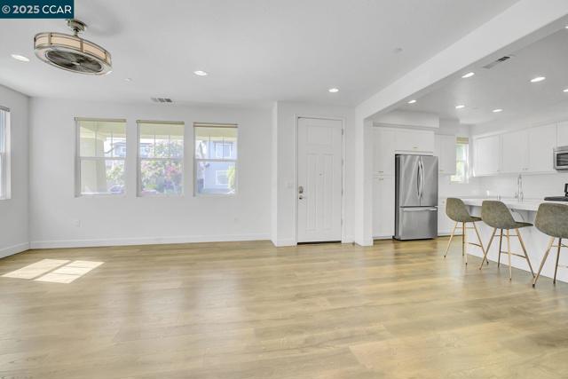 330 Pacifica Dr, Brentwood CA: https://media.crmls.org/mediaz/a9b0abf8-0d43-4db4-beae-c2f25cfd98b3.jpg