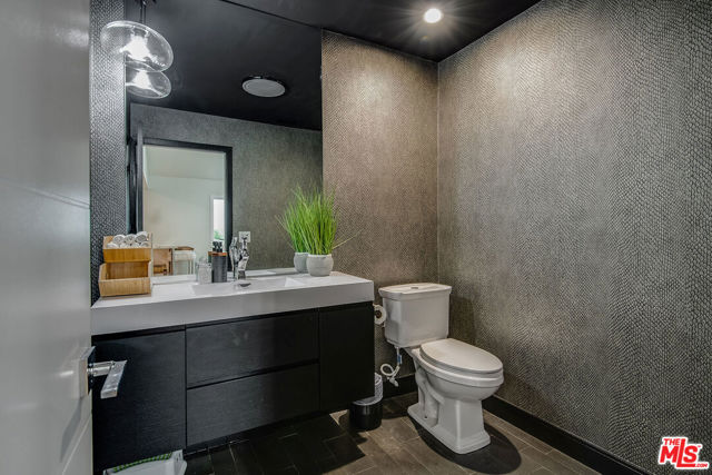 3701 Multiview Drive, Los Angeles CA: https://media.crmls.org/mediaz/a9b0b8e0-ab55-468c-8c91-7a1dea4a427b.jpg
