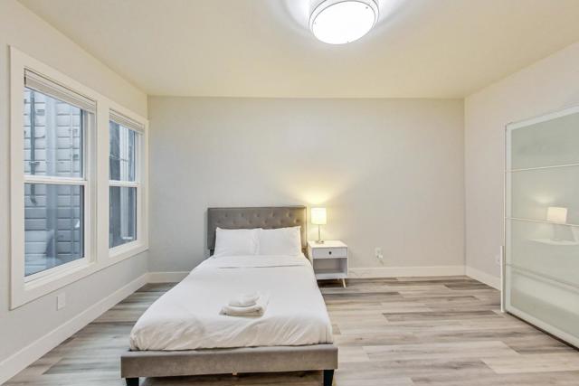 811 Oak Street, San Francisco CA: https://media.crmls.org/mediaz/a9b0ccb7-d668-4514-8e12-01be30fcce27.jpg