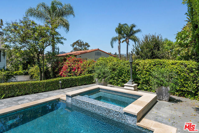 10428 Wyton Drive, Los Angeles CA: https://media.crmls.org/mediaz/a9b0e507-361c-4a16-a9e7-187d8536bf76.jpg