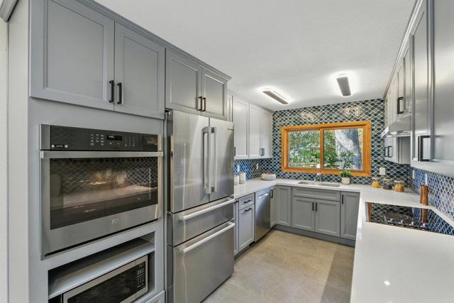 430 Marine Boulevard, Moss Beach CA: https://media.crmls.org/mediaz/a9b10837-7957-4727-91af-b389ad75477b.jpg