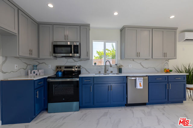 5123 W 130th Street, Hawthorne CA: https://media.crmls.org/mediaz/a9b108ee-30a4-47d8-b96e-d0769de25ae0.jpg