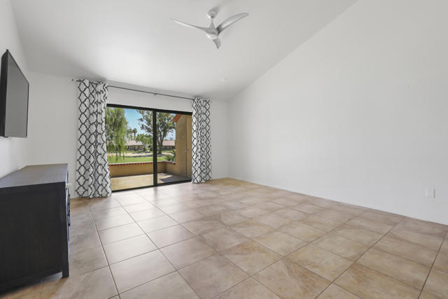 Image 3 of 42 For 40492 Bay Hill Way
