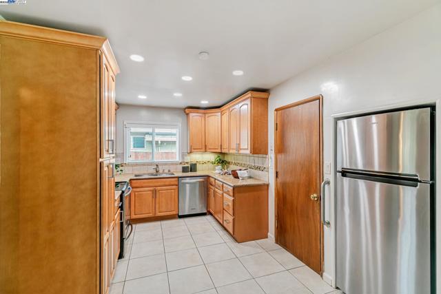 38426 Kimbro St, Fremont CA: https://media.crmls.org/mediaz/a9b1a4cc-987c-459b-a7b6-dbbf0fe98308.jpg