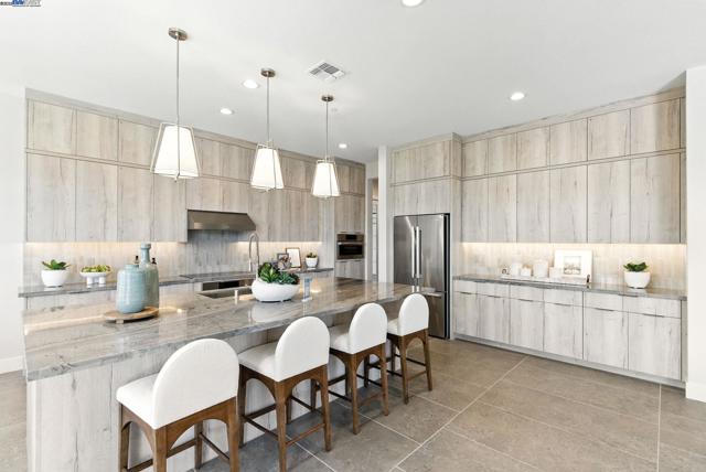 1685 Arione Street, Brentwood CA: https://media.crmls.org/mediaz/a9b1dd10-9c46-4b63-973f-44399a3e2837.jpg